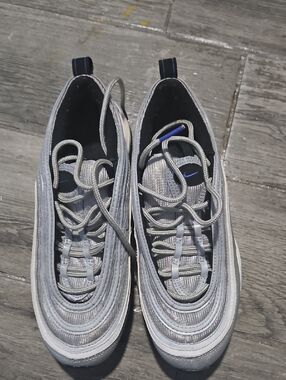 Nike Men's Silver and Black Running Sneakers with Blue Accent